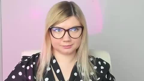 Molly online show from 11, 11, 2025