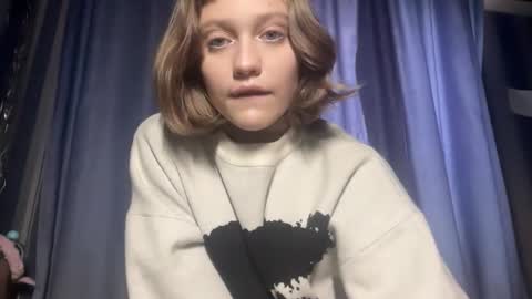 molly_poly online show from 12, 11, 2025