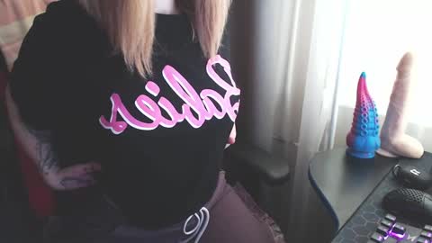 Snapshot of molly_royse chatting on 18, 1, 2025 I have new photos come and see with love Molly online show from 18, 1, 2025