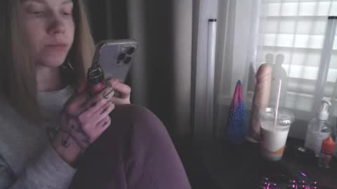 Snapshot of molly_royse chatting on 27, 1, 2025 I have new photos come and see with love Molly online show from 27, 1, 2025
