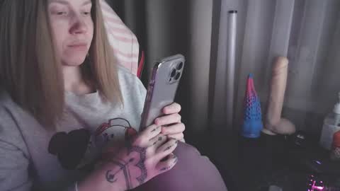 Snapshot of molly_royse chatting on 28, 1, 2025 I have new photos come and see with love Molly online show from 28, 1, 2025