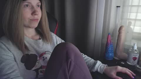 Snapshot of molly_royse chatting on 4, 3, 2025 I have new photos come and see with love Molly online show from 4, 3, 2025