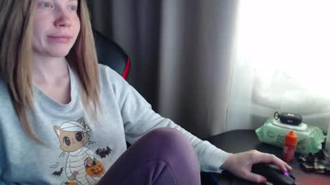 Snapshot of molly_royse chatting on 10, 10, 2025 I have new photos come and see with love Molly online show from 10, 10, 2025