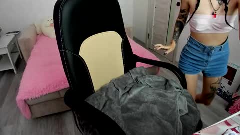 Snapshot of molly_sweetbaby chatting on 8, 9, 2025 Ill tell you when were private online show from 8, 9, 2025