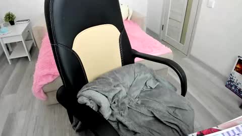 Snapshot of molly_sweetbaby chatting on 11, 9, 2025 Ill tell you when were private online show from 11, 9, 2025