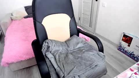 Snapshot of molly_sweetbaby chatting on 25, 9, 2025 Ill tell you when were private online show from 25, 9, 2025