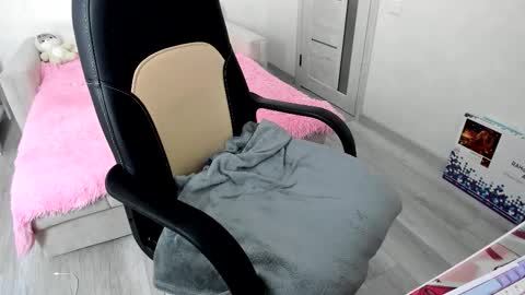 Snapshot of molly_sweetbaby chatting on 5, 10, 2025 Ill tell you when were private online show from 5, 10, 2025