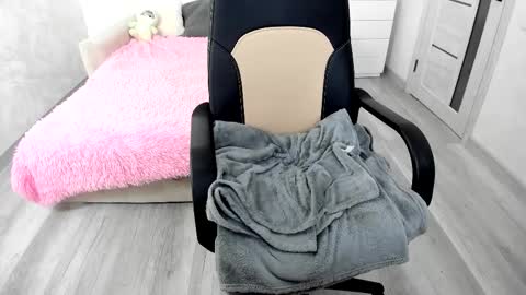 Snapshot of molly_sweetbaby chatting on 10, 10, 2025 Ill tell you when were private online show from 10, 10, 2025