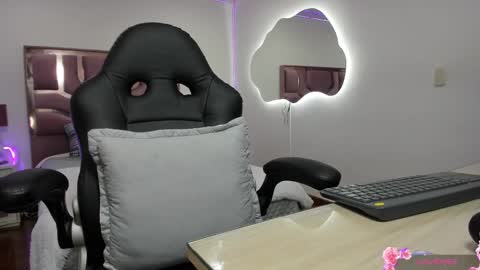 Molly  online show from 25, 2, 2025