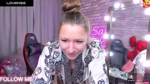 hi im Molly heregreat boobs big heart  warm pussy  online show from 1, 3, 2025