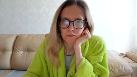 Snapshot of mollystory chatting on 18, 2, 2025 AngelMomm online show from 18, 2, 2025