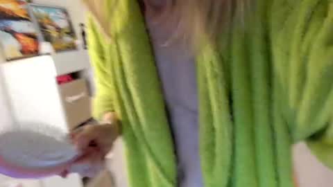 Snapshot of mollystory chatting on 28, 2, 2025 AngelMomm online show from 28, 2, 2025