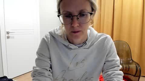 Snapshot of mollystory chatting on 14, 10, 2025 AngelMomm online show from 14, 10, 2025