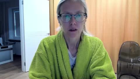 Snapshot of mollystory chatting on 16, 10, 2025 AngelMomm online show from 16, 10, 2025