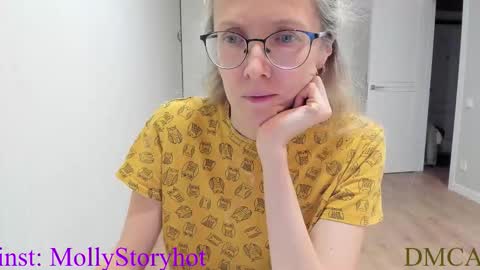 Snapshot of mollystory chatting on 20, 11, 2025 AngelMomm online show from 20, 11, 2025