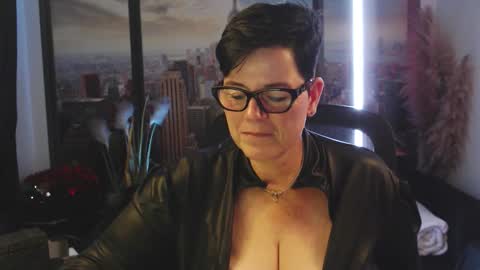 Snapshot of mollysun chatting on 2, 10, 2025 MollySun Nina Randmann online show from 2, 10, 2025