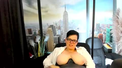 Snapshot of mollysun chatting on 28, 10, 2025 MollySun Nina Randmann online show from 28, 10, 2025