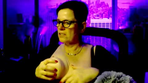 Snapshot of mollysun chatting on 25, 11, 2025 MollySun Nina Randmann online show from 25, 11, 2025