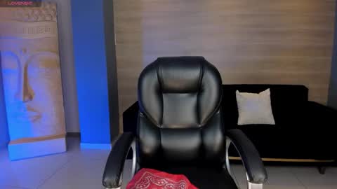 Molly Sunders online show from 25, 10, 2025