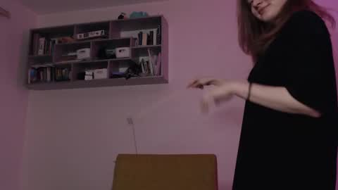 mollytucker online show from 22, 2, 2025