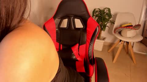 Snapshot of moly_loo chatting on 2, 2, 2026 moly_loo online show from 2, 2, 2026