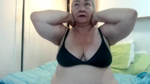 Snapshot of mom_is_wet chatting on 11, 2, 2025 nativa online show from 11, 2, 2025