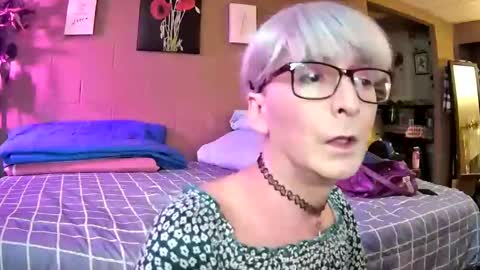 Snapshot of mommamadesissy chatting on 1, 1, 2025 Bink online show from 1, 1, 2025