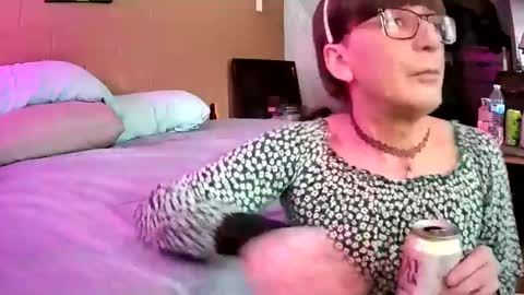 Snapshot of mommamadesissy chatting on 18, 1, 2025 Bink online show from 18, 1, 2025