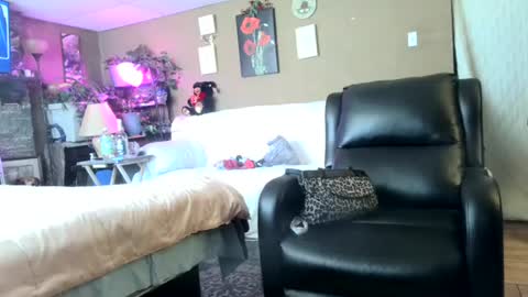 Snapshot of mommamadesissy chatting on 7, 3, 2025 Bink online show from 7, 3, 2025