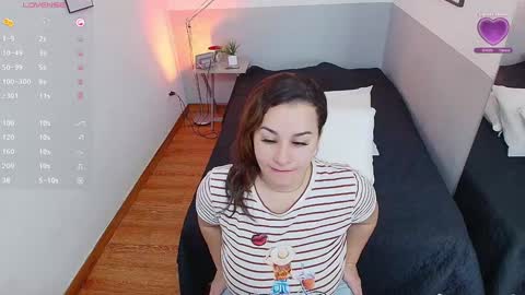 Snapshot of mommyissuess_ chatting on 20, 1, 2025 Daphne  online show from 20, 1, 2025