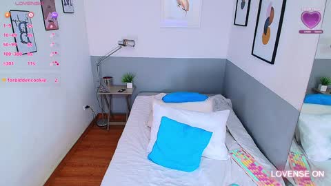 Snapshot of mommyissuess_ chatting on 23, 1, 2025 Daphne  online show from 23, 1, 2025