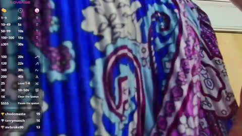 Snapshot of mommyissuess_ chatting on 25, 2, 2025 Daphne  online show from 25, 2, 2025