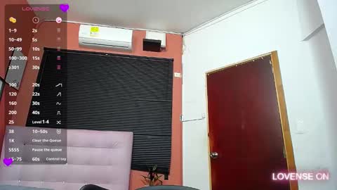 Snapshot of mommyissuess_ chatting on 6, 3, 2025 Daphne  online show from 6, 3, 2025