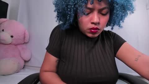 Momo  online show from 19, 4, 2026