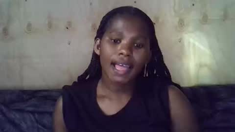 Snapshot of momsdoll chatting on 20, 5, 2026 momsdoll online show from 20, 5, 2026