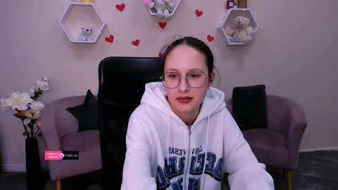 Snapshot of mona_cloud chatting on 4, 3, 2025 Mona online show from 4, 3, 2025