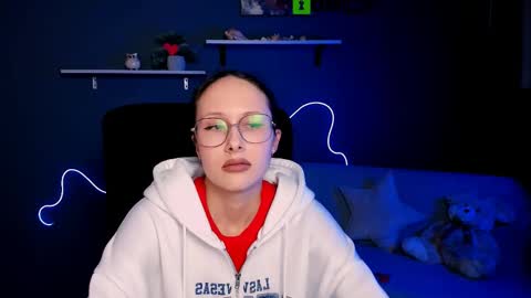 Snapshot of mona_cloud chatting on 5, 3, 2025 Mona online show from 5, 3, 2025