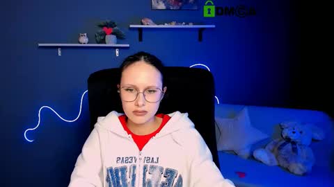 Snapshot of mona_cloud chatting on 5, 3, 2025 Mona online show from 5, 3, 2025