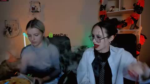 Snapshot of mona_cloud chatting on 20, 10, 2025 Mona online show from 20, 10, 2025