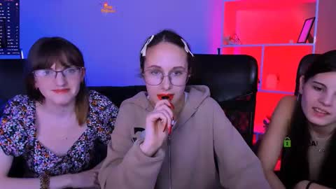 Snapshot of mona_cloud chatting on 5, 11, 2025 Mona online show from 5, 11, 2025