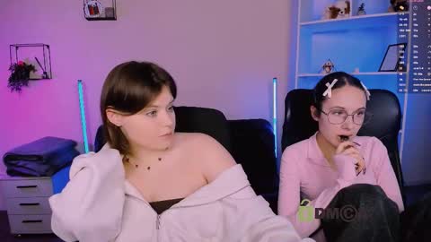 Snapshot of mona_cloud chatting on 16, 11, 2025 Mona online show from 16, 11, 2025