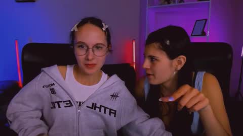 Snapshot of mona_cloud chatting on 25, 11, 2025 Mona online show from 25, 11, 2025