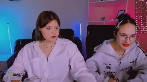 Snapshot of mona_cloud chatting on 26, 11, 2025 Mona online show from 26, 11, 2025