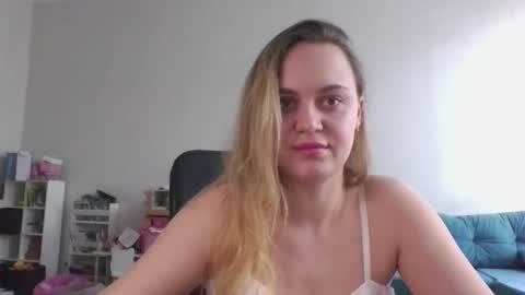 Snapshot of monarise chatting on 25, 4, 2026 monarise online show from 25, 4, 2026
