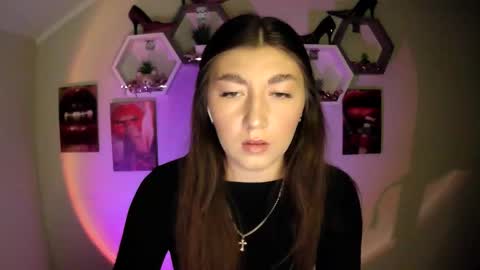 sweet girl and shine body online show from 12, 9, 2025