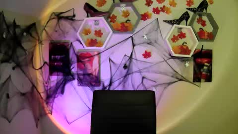 sweet girl and shine body online show from 8, 10, 2025