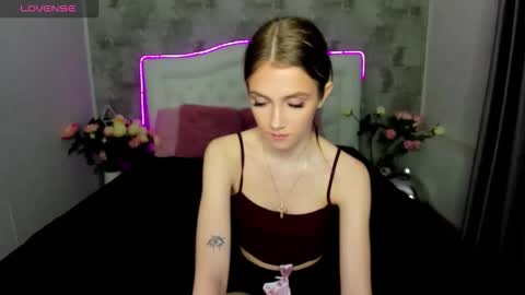 Snapshot of monicagolld chatting on 3, 11, 2025 MonicaGold online show from 3, 11, 2025