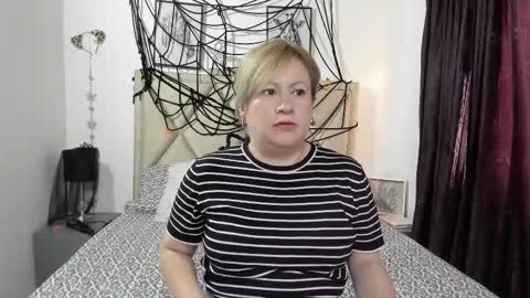 Snapshot of monicapink_ chatting on 11, 10, 2025 Mony online show from 11, 10, 2025