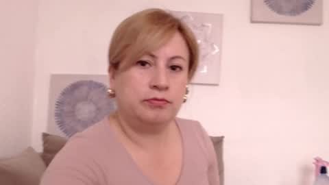 Snapshot of monicapink_ chatting on 22, 10, 2025 Mony online show from 22, 10, 2025