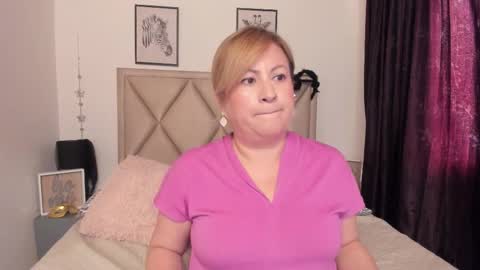 Snapshot of monicapink_ chatting on 7, 11, 2025 Mony online show from 7, 11, 2025